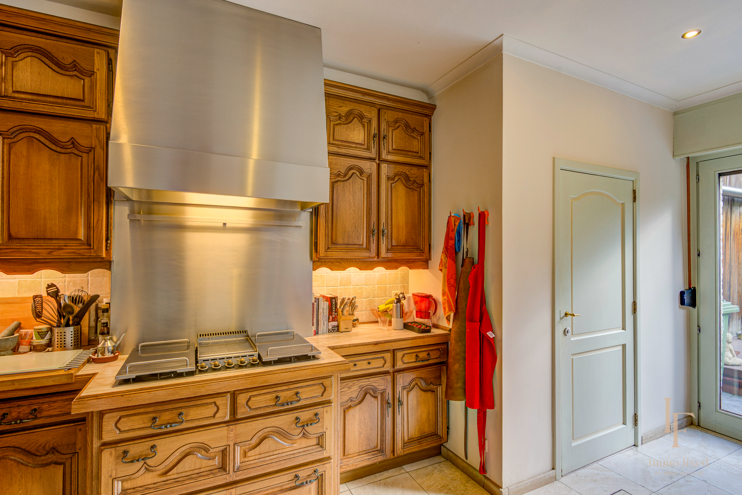 Een uitzonderlijk herenhuis met zes slaapkamers en een zuidgerichte stadstuin in hartje Antwerpen. 