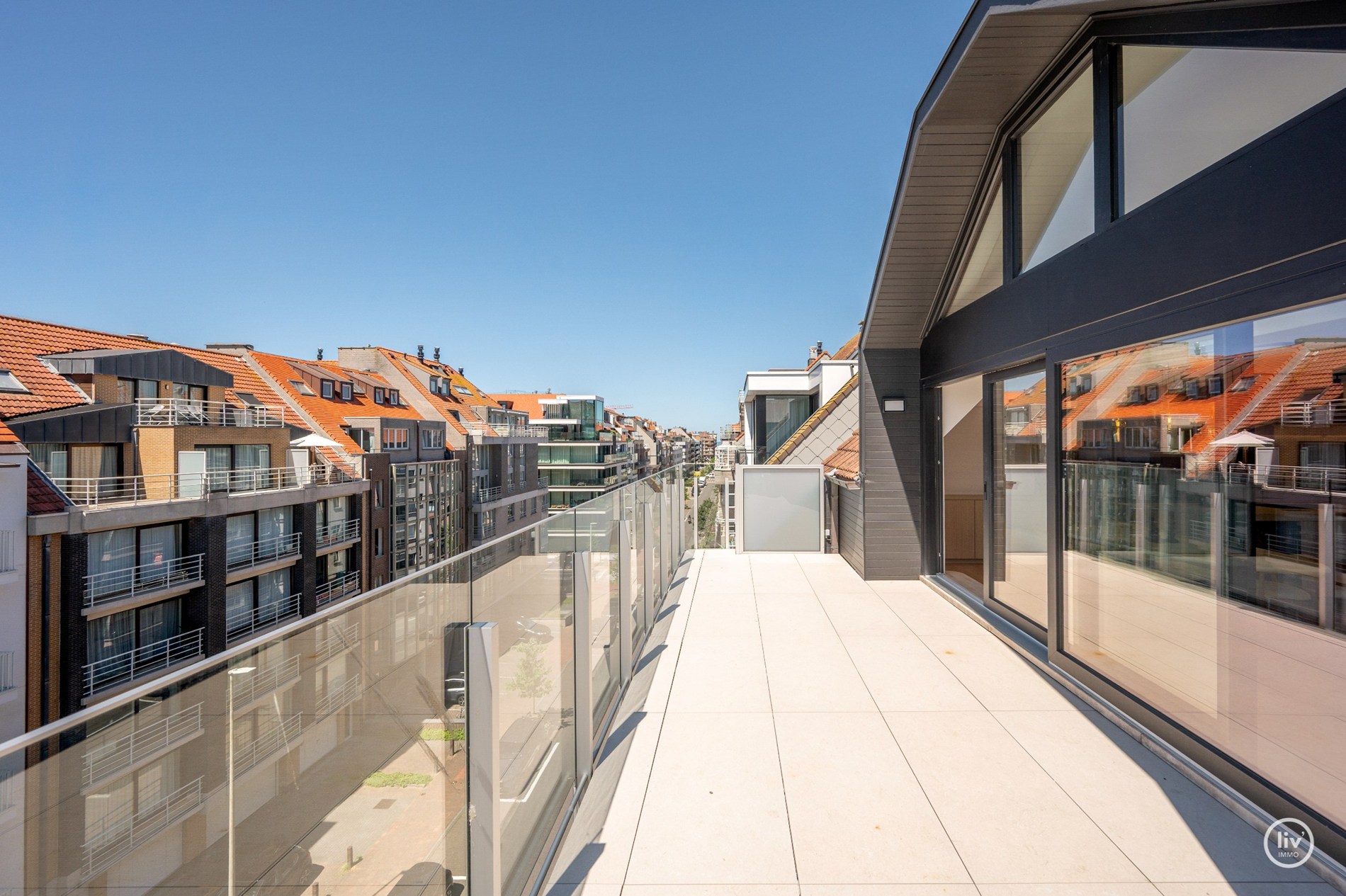 Prachtige ruime duplex (216 m2) top gerenoveerd gelegen op de Leopoldlaan te Knokke. 