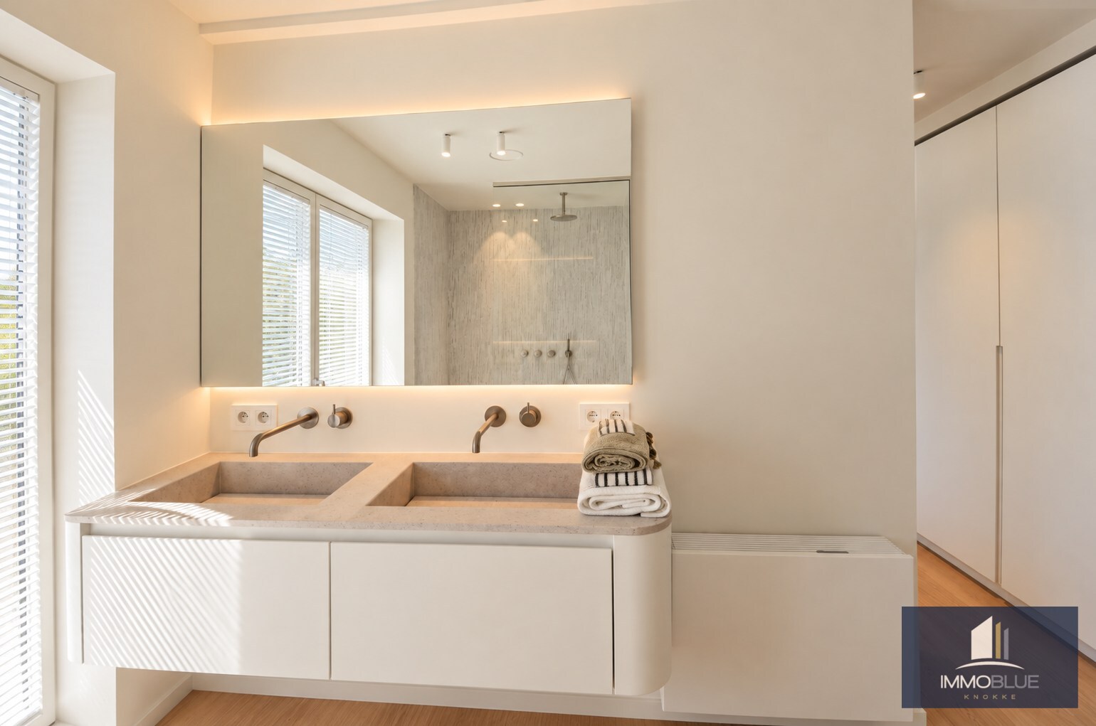Offre exceptionnelle : Villa entièrement rénovée avec vue frontale sur la mer. 