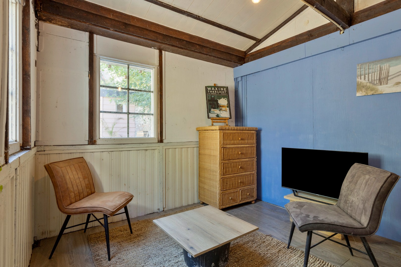 Sfeervol gerenoveerde dijkwoning met riante schuur. 