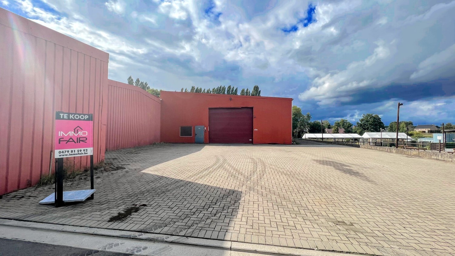 Loods met woongelegenheid op royaal perceel van 6000 m² 