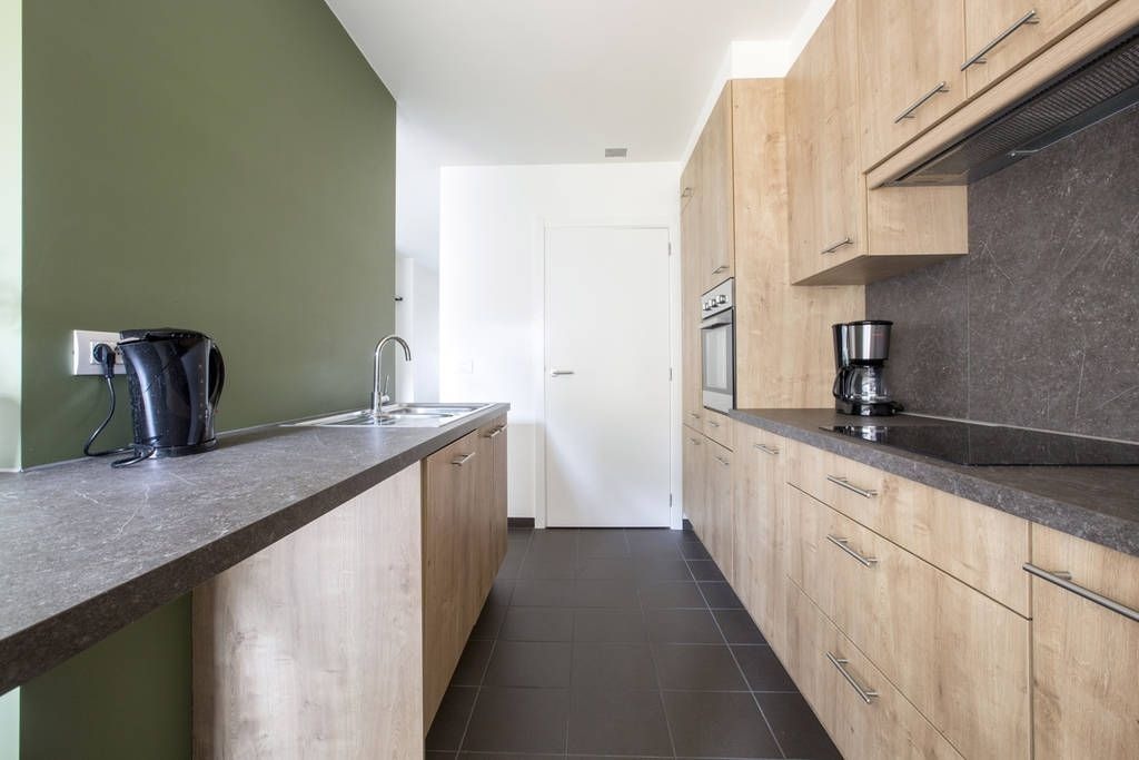 Multi-funktioneel gelijkvloers appartement. Optimale commerciële ligging ! 