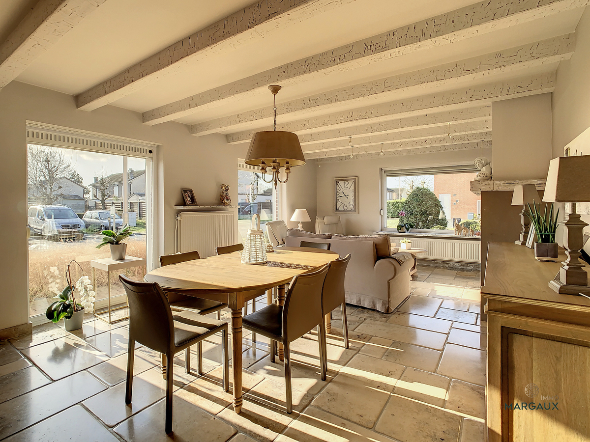 Instapklare halfopen bebouwing in rustige straat 