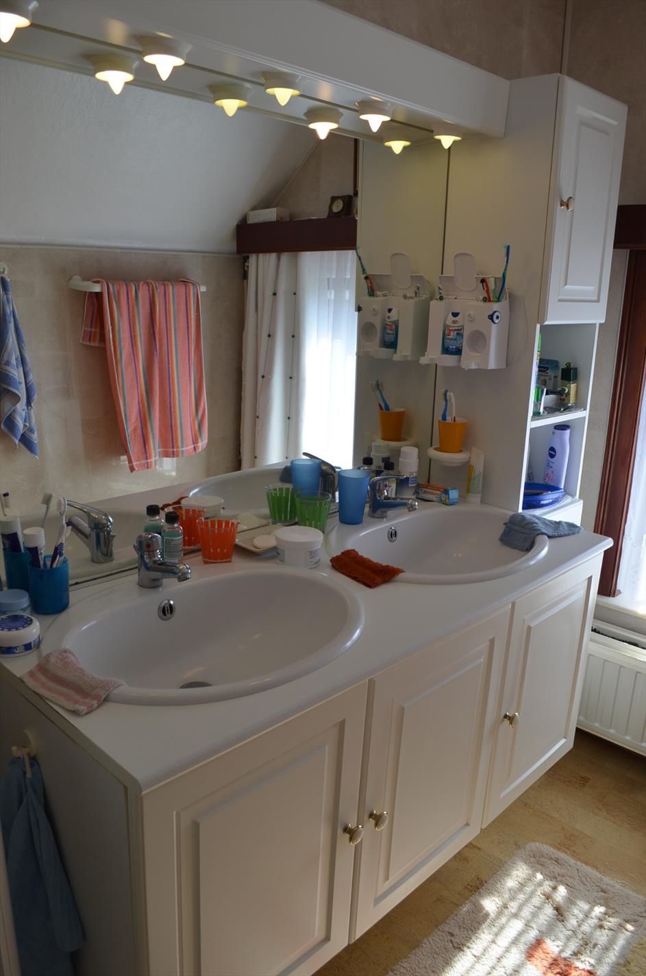 Landelijk gelegen woning op 911m² met bijgebouwen en 3 slpks te Maldegem 