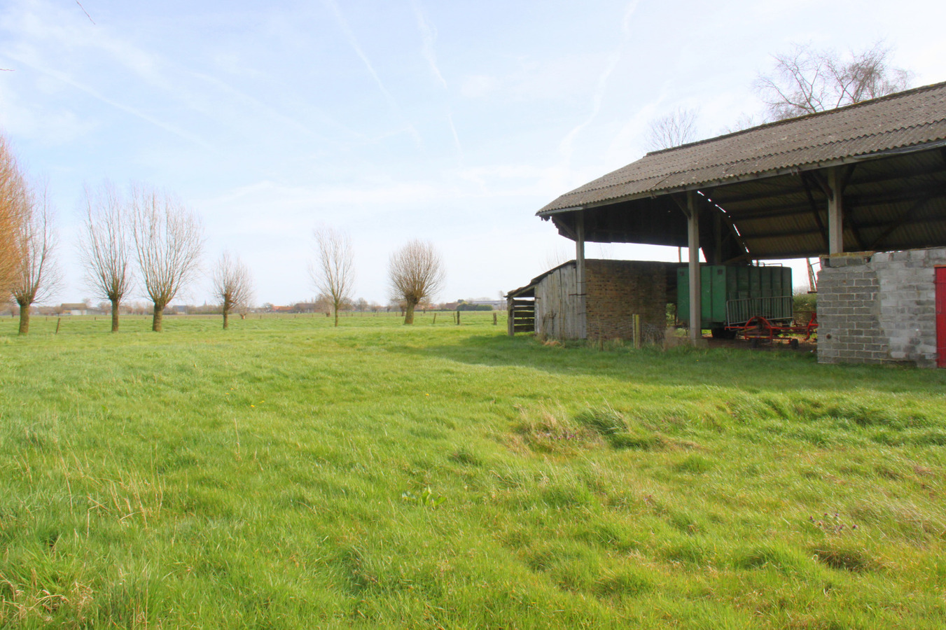 Te renoveren hoeve met open zicht te Zerkegem 
