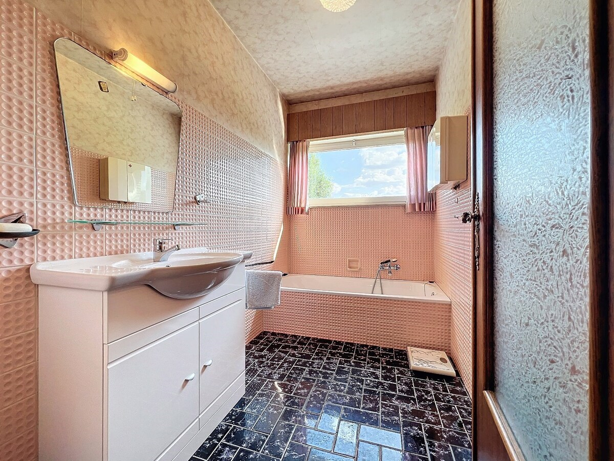 Charmante laagbouwwoning in rustige woonwijk te Hillegem 