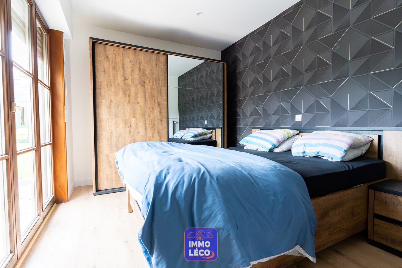 Villa "Semi Plain-Pied" avec jardin, 2 garages et parking privatif 