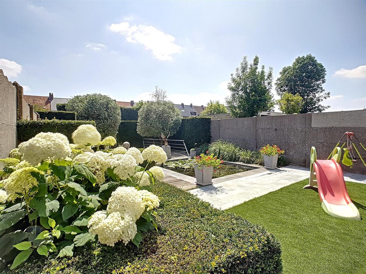 Mooie bel-étage met zeer ruime garage en knap aangelegde tuin - Zeebrugge 