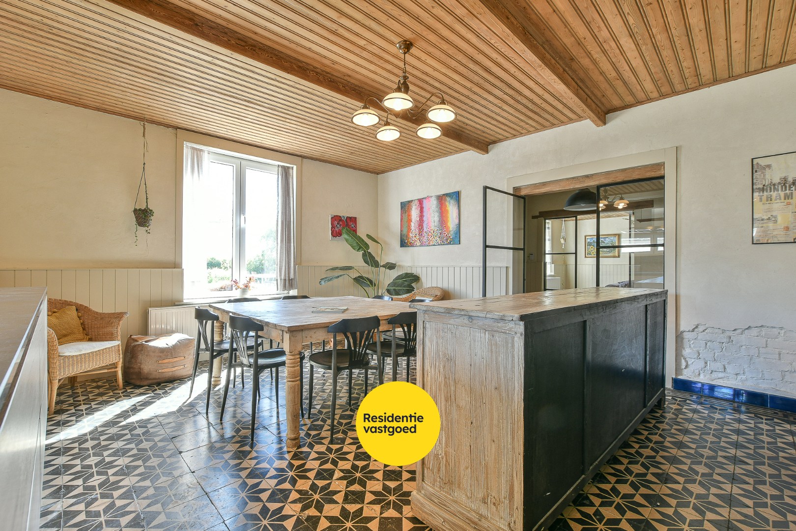 Authentieke hoeve met bouwland, stallen en bijgebouwen op unieke landelijke ligging tussen De Haan en Nieuwmunster 