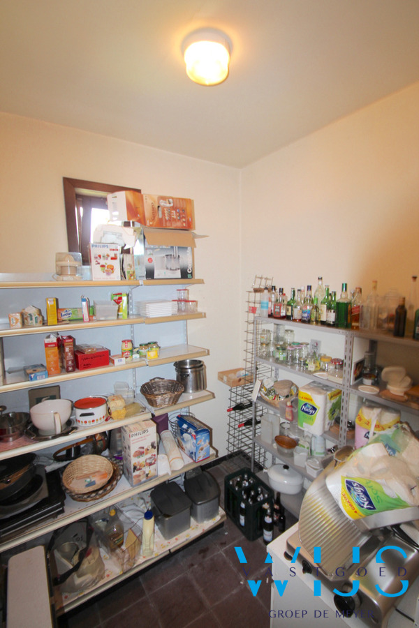 Prachtige instapklare en ruime woning op 1547m²  te OOSTEEKLO 