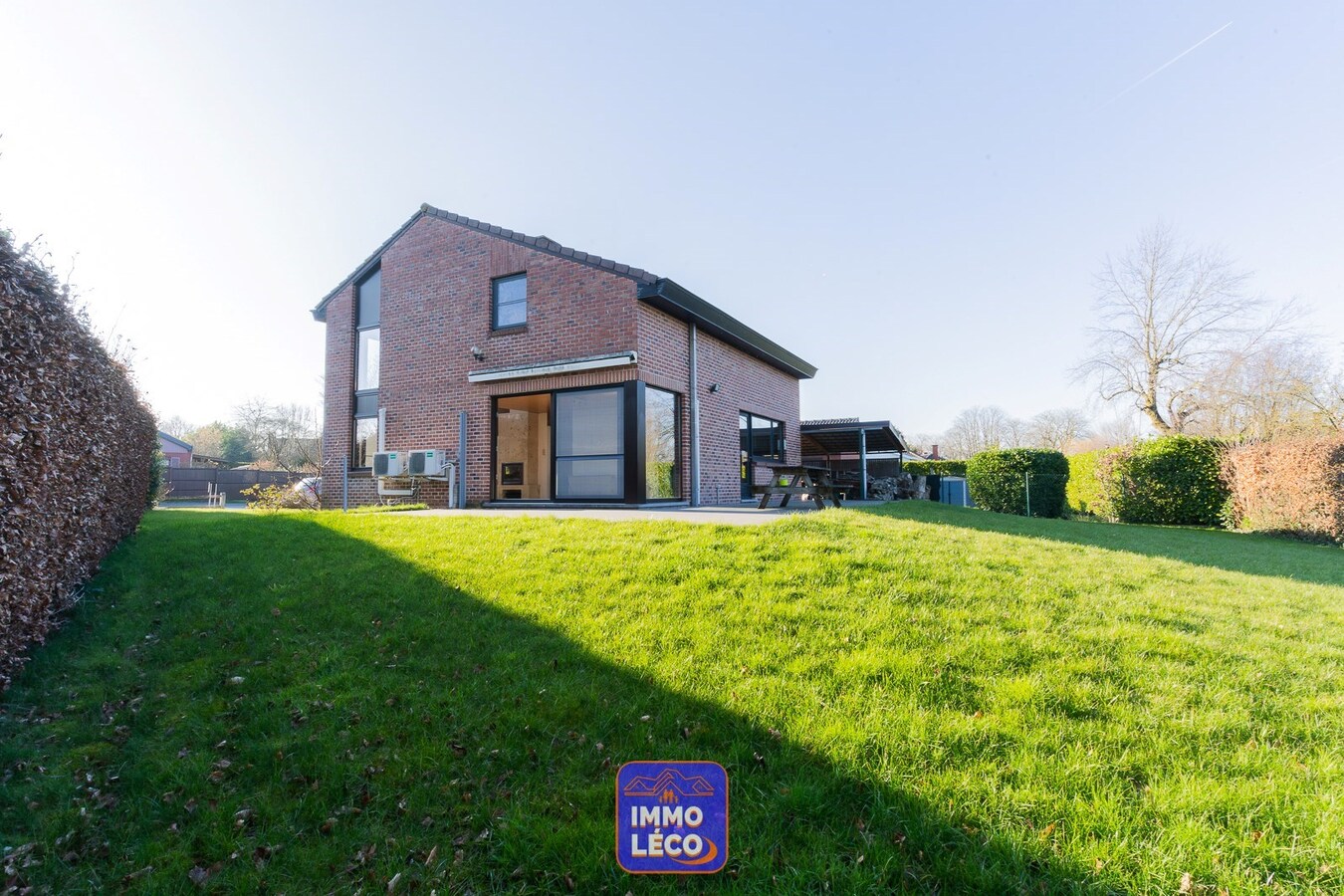 Villa d'architecte sur 744m² avec jardin et double garage, TOP SECTEUR ! 