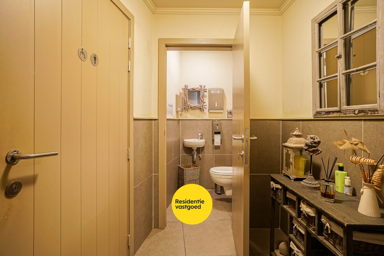 Handelswoning op topligging te Aartrijke 