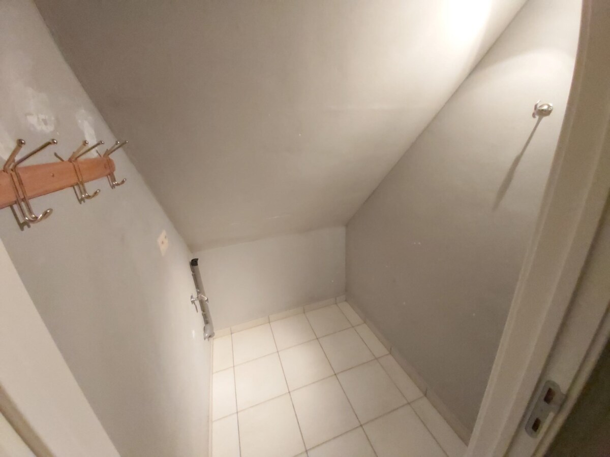 Uitstekend gelegen duplex appartement. Geen vaste kosten ! 