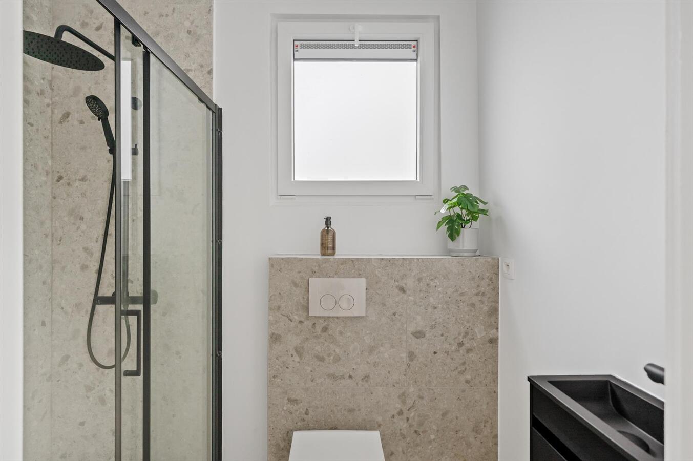 Gerenoveerde woning met 3 slpk en koer te Antwerpen centrum! 