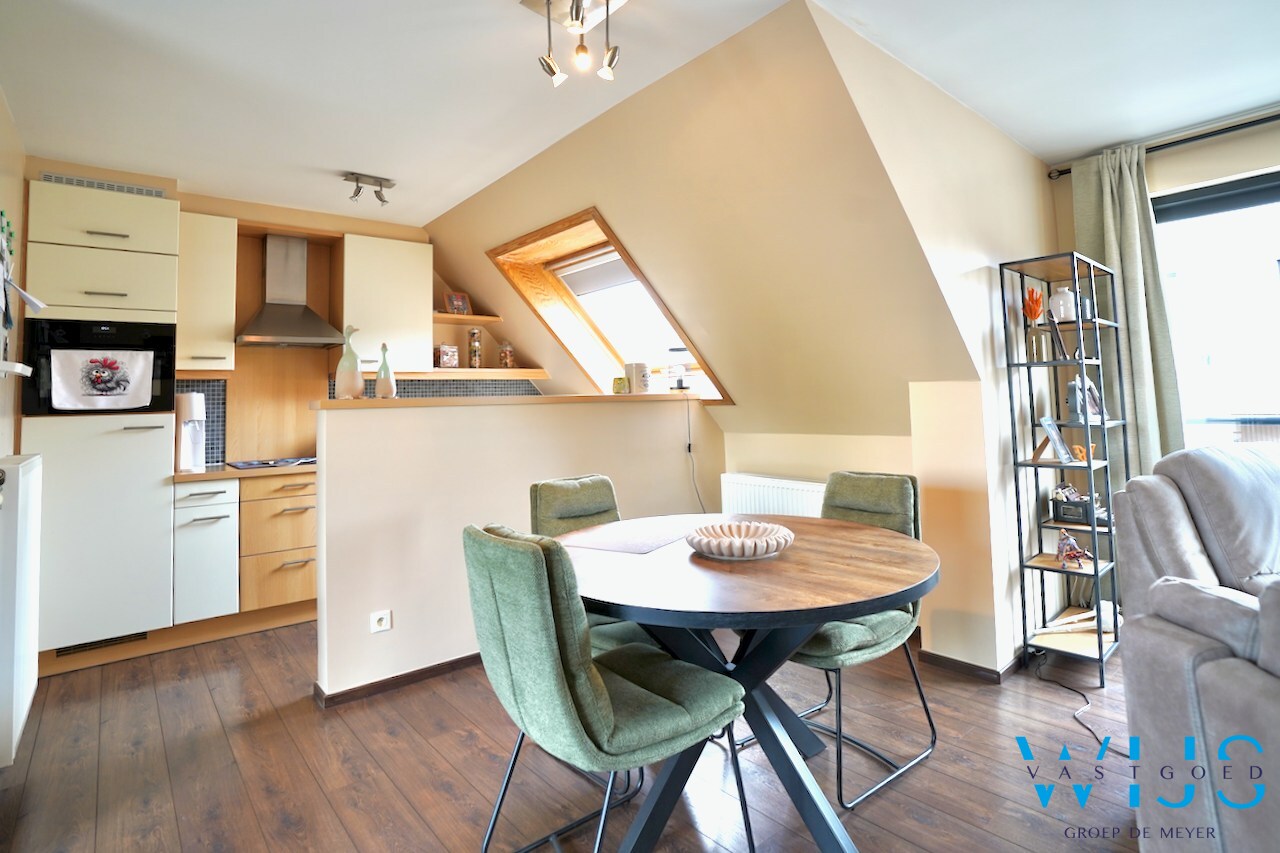 Charmant instapklaar tweeslaapkamer appartement in centrum Ertvelde! 