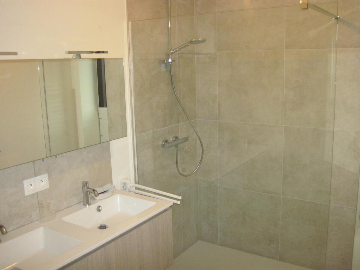 Nieuw appartement !    Kleine residentie met een sterke architectuur. 