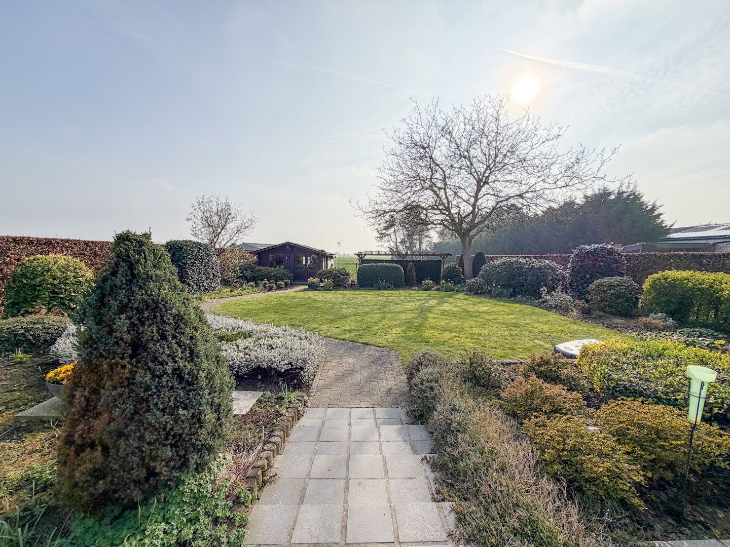 Villa op groot perceel met open zicht: 4 slaapkamers, 2 badkamers, grote tuin, topper te Torhout! 