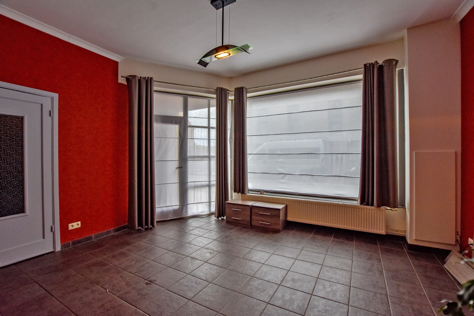 Goed gelegen gesloten bebouwing met 3 slaapkamers en tuin op 160m² te Adinkerke (De Panne). 