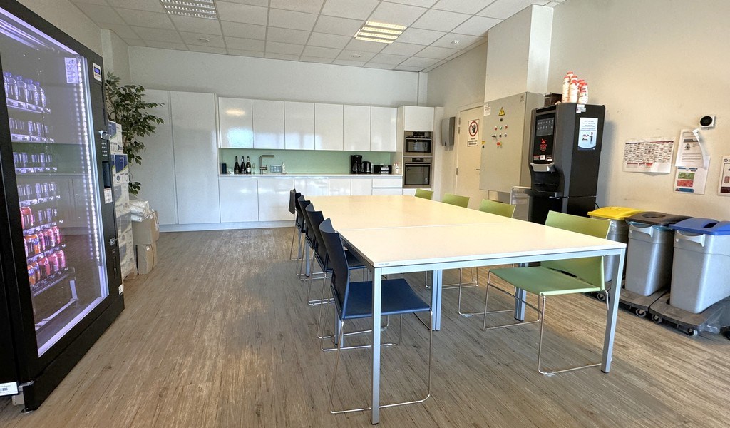 Instapklaar kantoor te huur aan de voorhaven in Gent