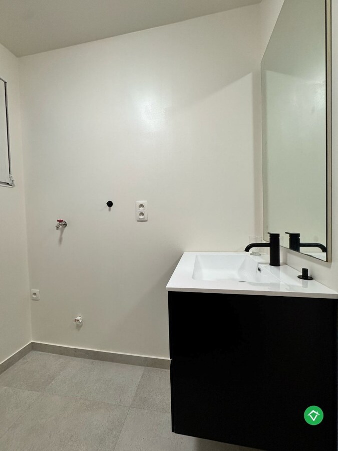 Gerenoveerd 2-slaapkamerappartement met tuin in Klemskerke, De Haan 