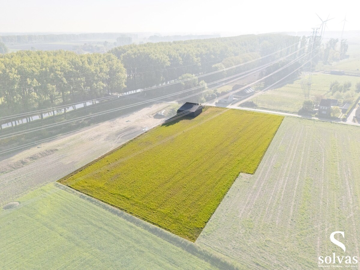 Landbouwgrond met gebouw op gunstige locatie in Maldegem 