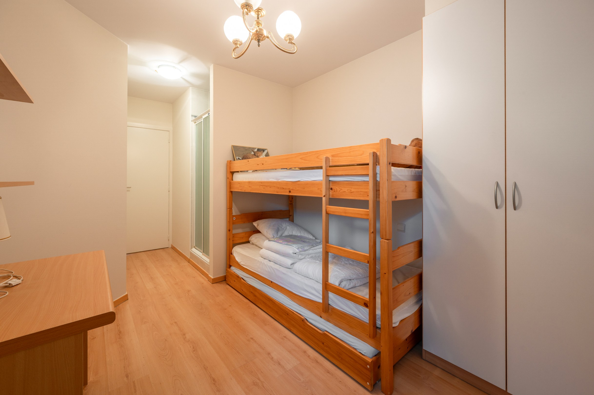 Op te frissen appartement met 2 slaapkamers te koop in het centrum van Knokke 
