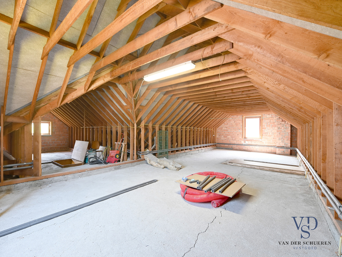 Bungalowwoning met mogelijkheden op een uniek perceel te Dikkelvenne. 
