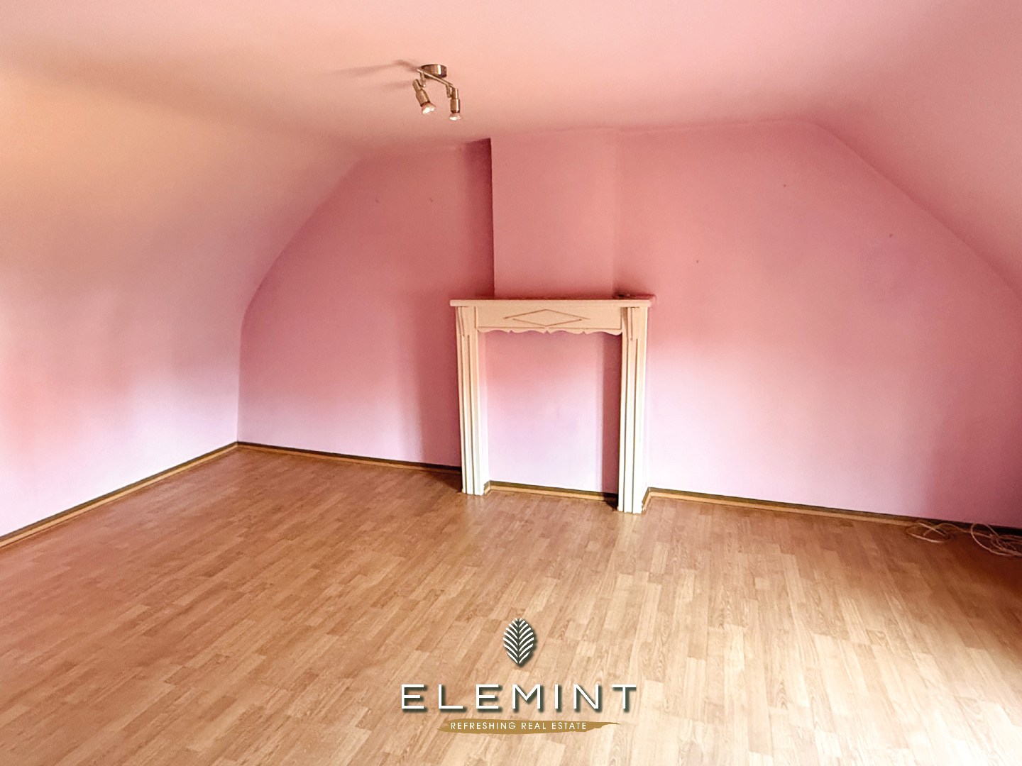 Karaktervolle te renoveren woning in rustige straat te Olsene 