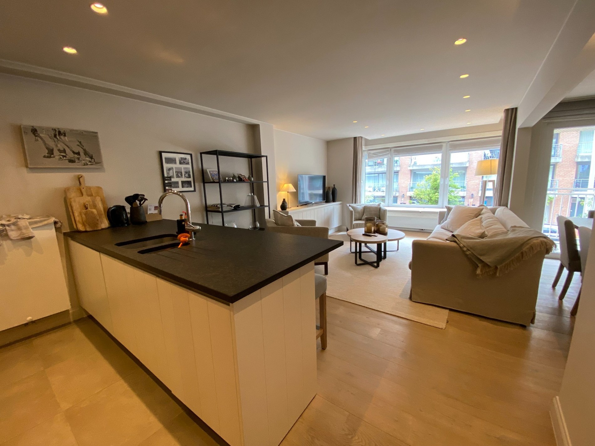 Gemeubeld - Gezellig 2 slaapkamer appartement gelegen in de Van Bunnenlaan te Knokke. 