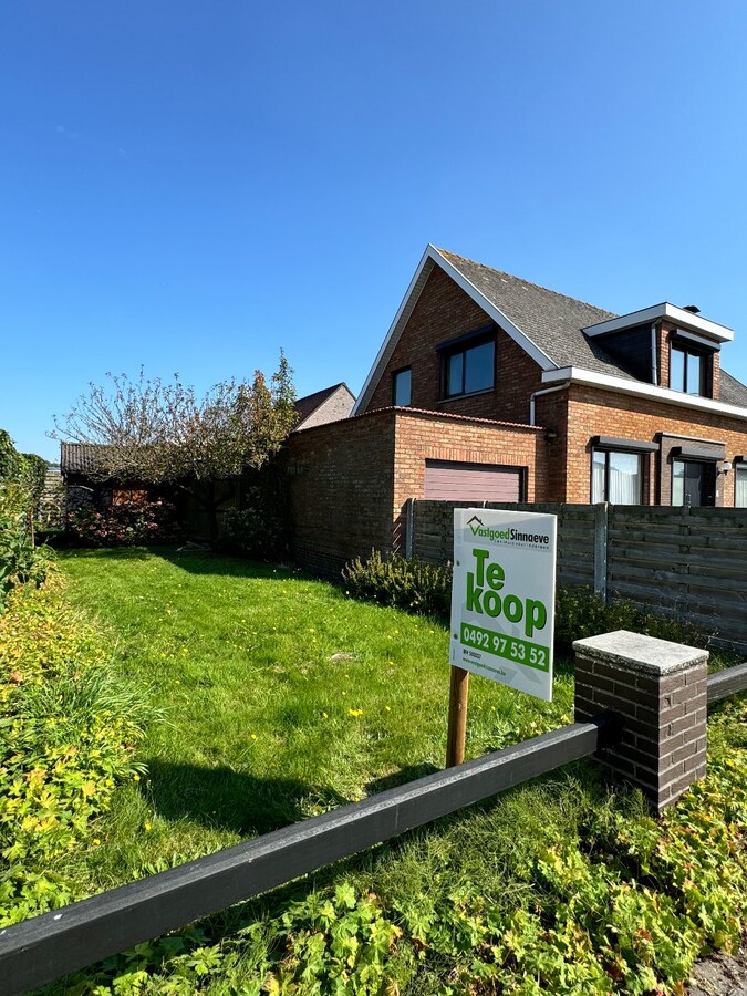 Alleenstaande woning met 4 slaapkamers en garage te Westende 