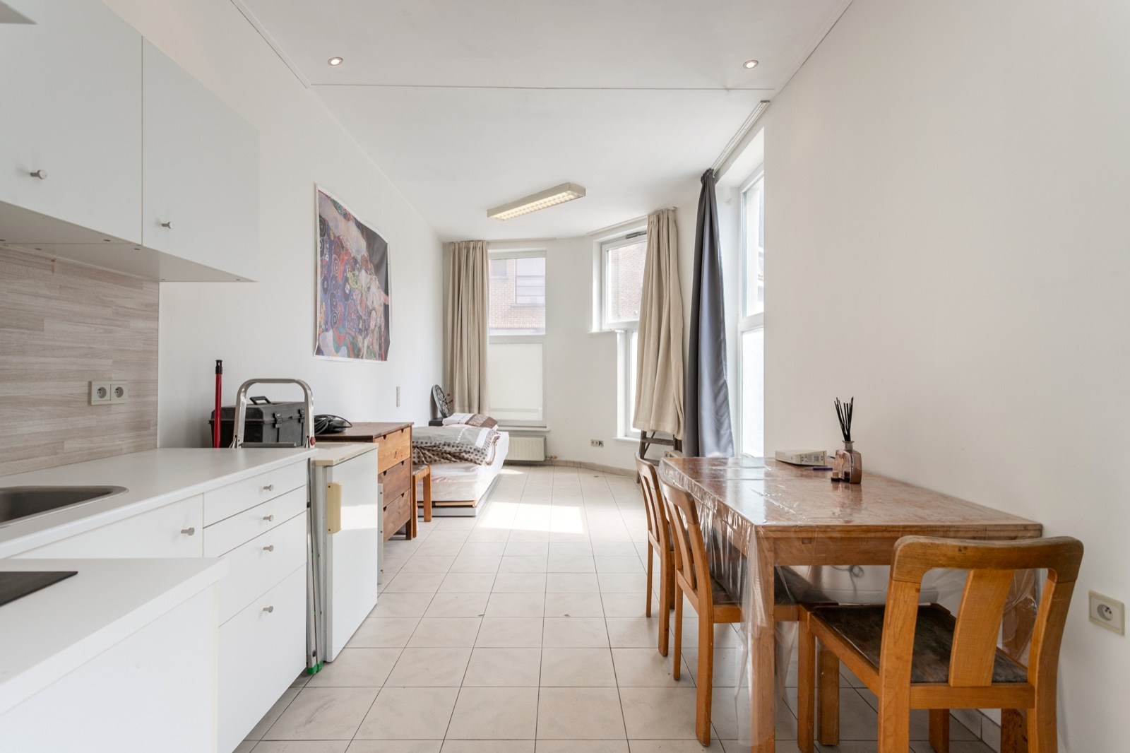 Opbrengsteigendom met 2 vergunde appartementen en kelders in het centrum van Halle 