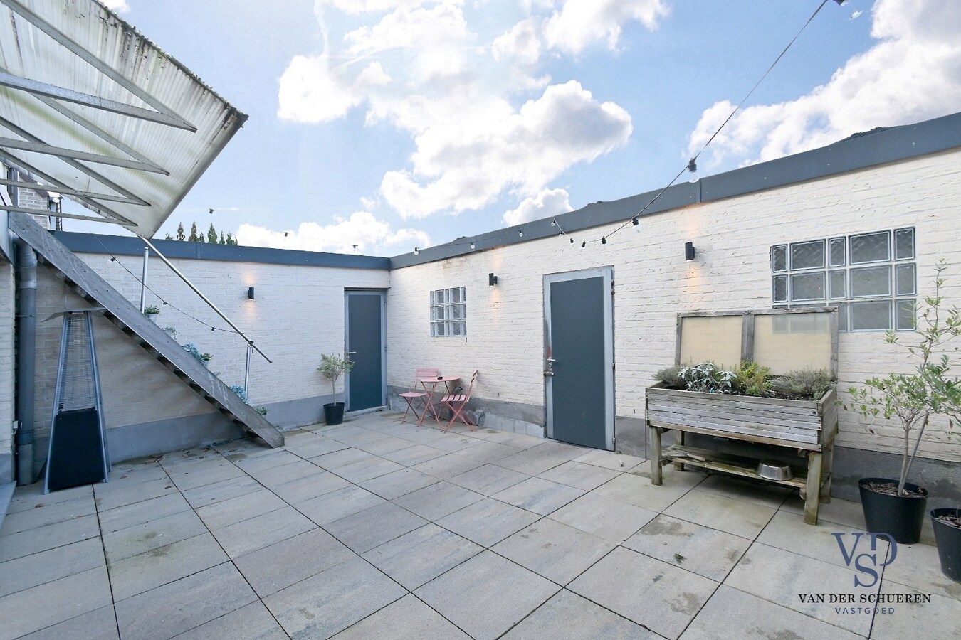 Multi-functionele eigendom op topligging. 