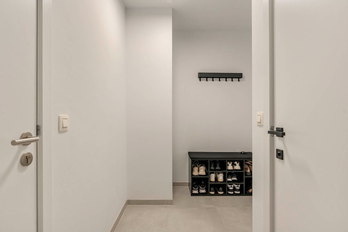 Recent duplex appartement met 2 slaapkamers en garage. 