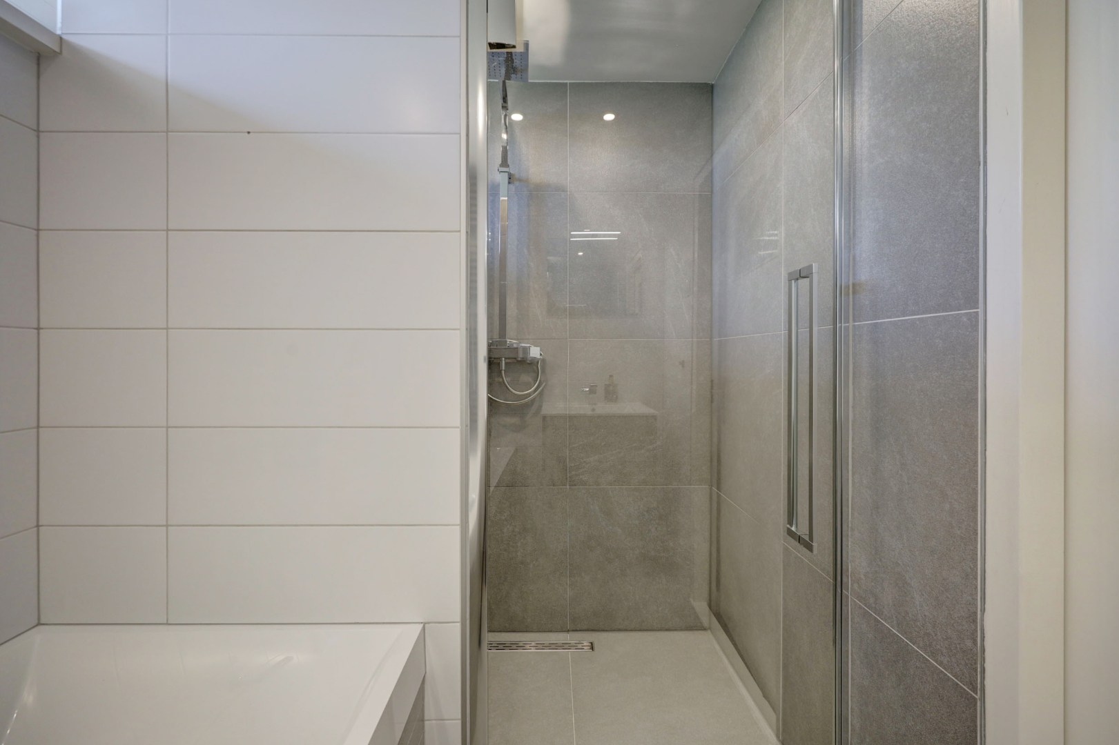 Energiezuinig (A++) en instapklaar 6-kamer gezinswoning met luxe keuken, vijf slaapkamers en zonnige tuin op het zuidoosten 