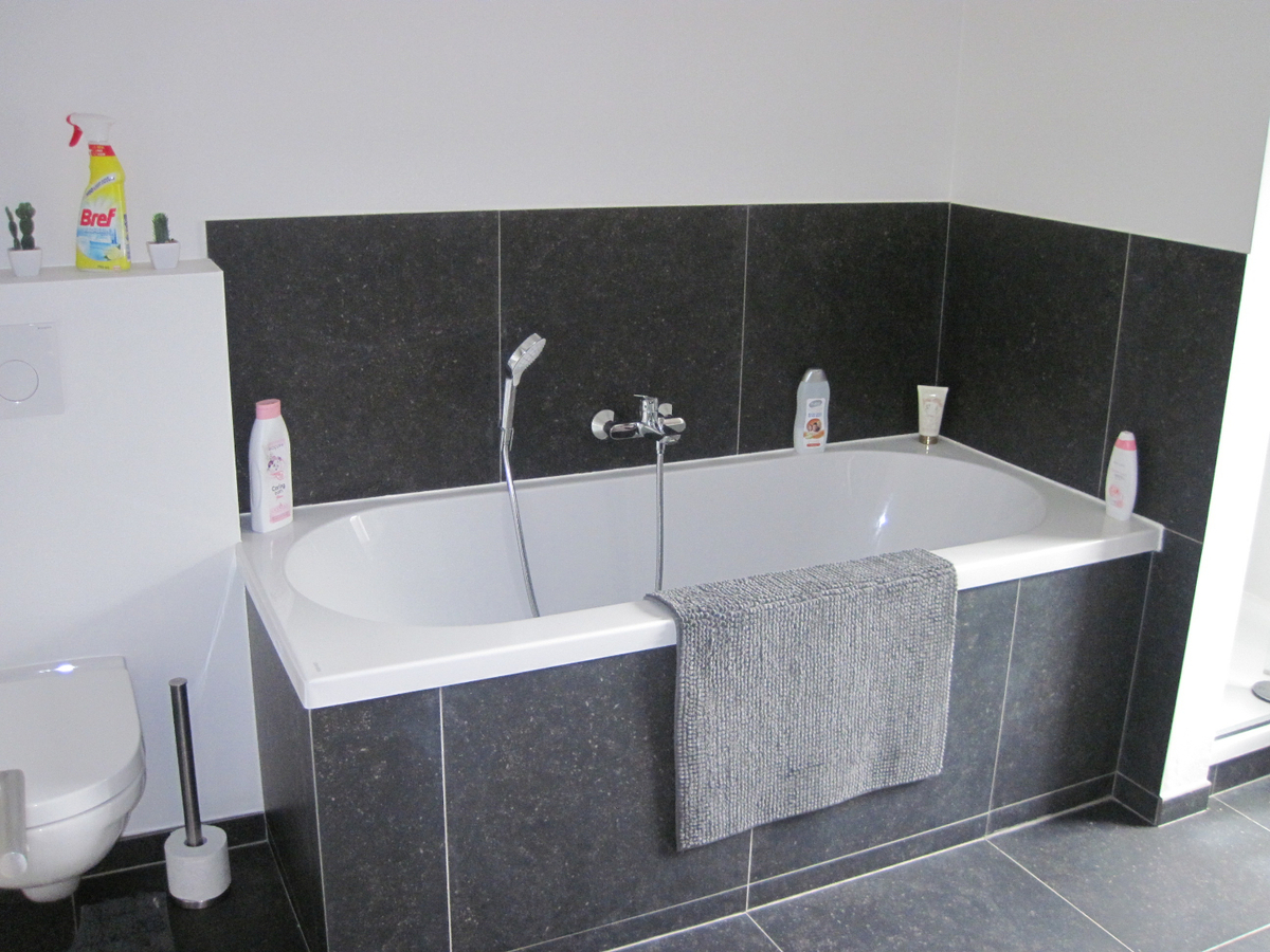 Recent vernieuwde rijwoning nabij de Schelde. 