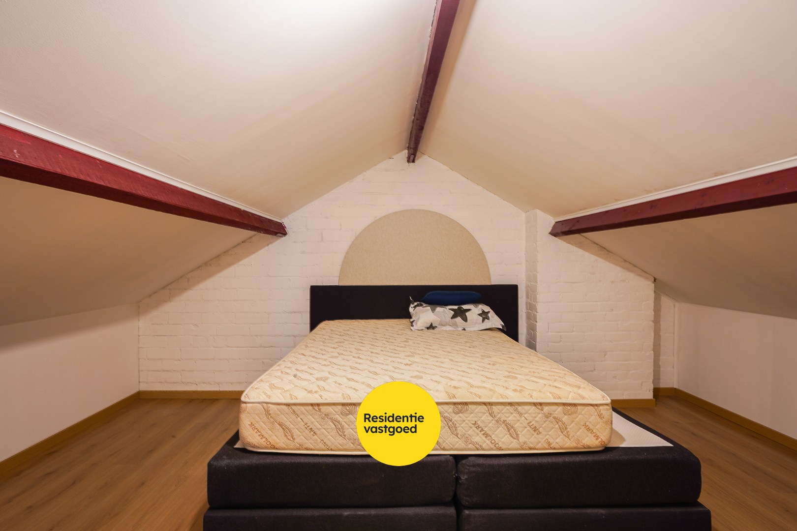 Woning met 5 slaapkamers in het centrum van Eernegem 