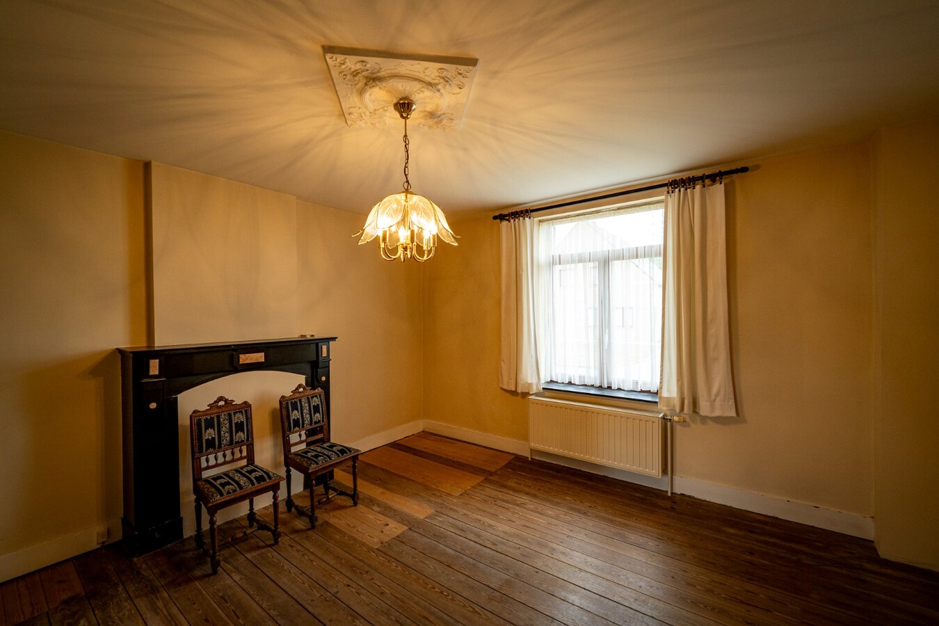 Farm to be renovated with stables and pastures on approximately 1.7 hectares in Herk-de-Stad. 