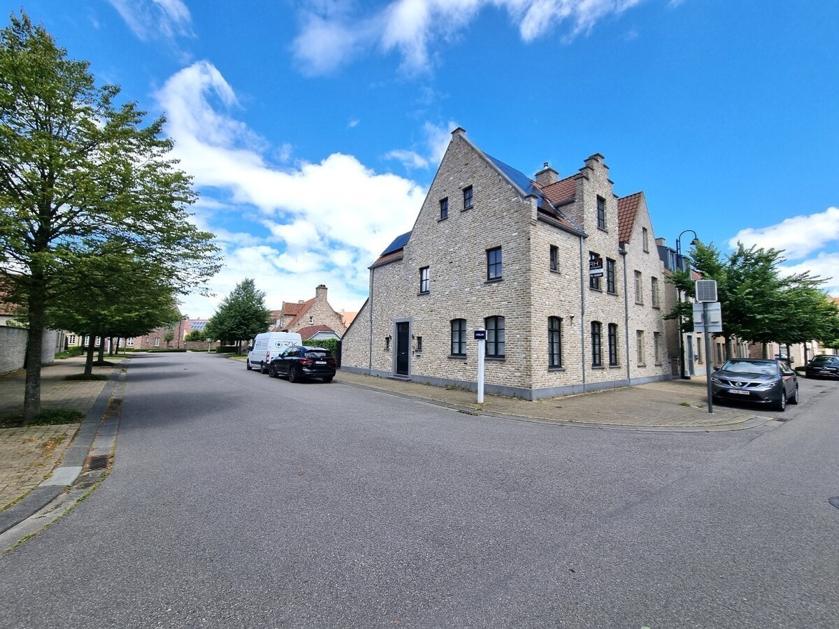 Klassevolle, statige hoekwoning te Heulebrug 