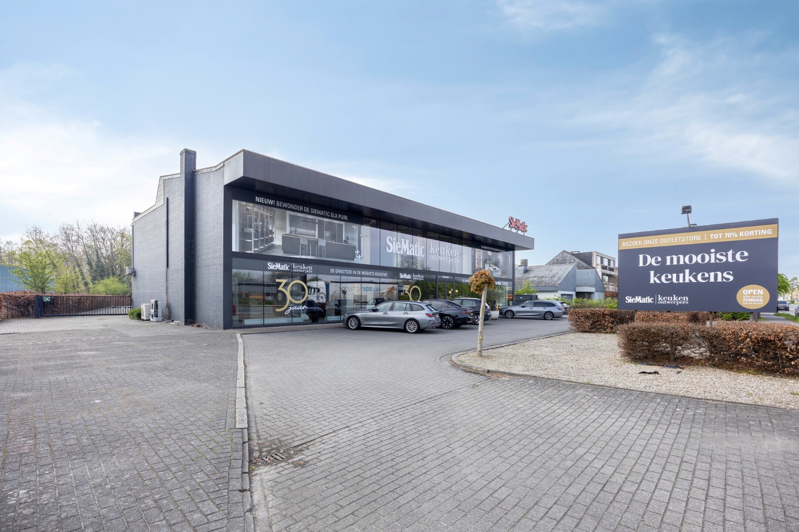 Zeer goed gelegen handelspand van Ca. 880m2 te huur! 