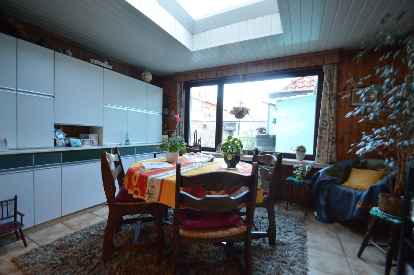 Volumineuze, te renoveren woning met garage - Heist 