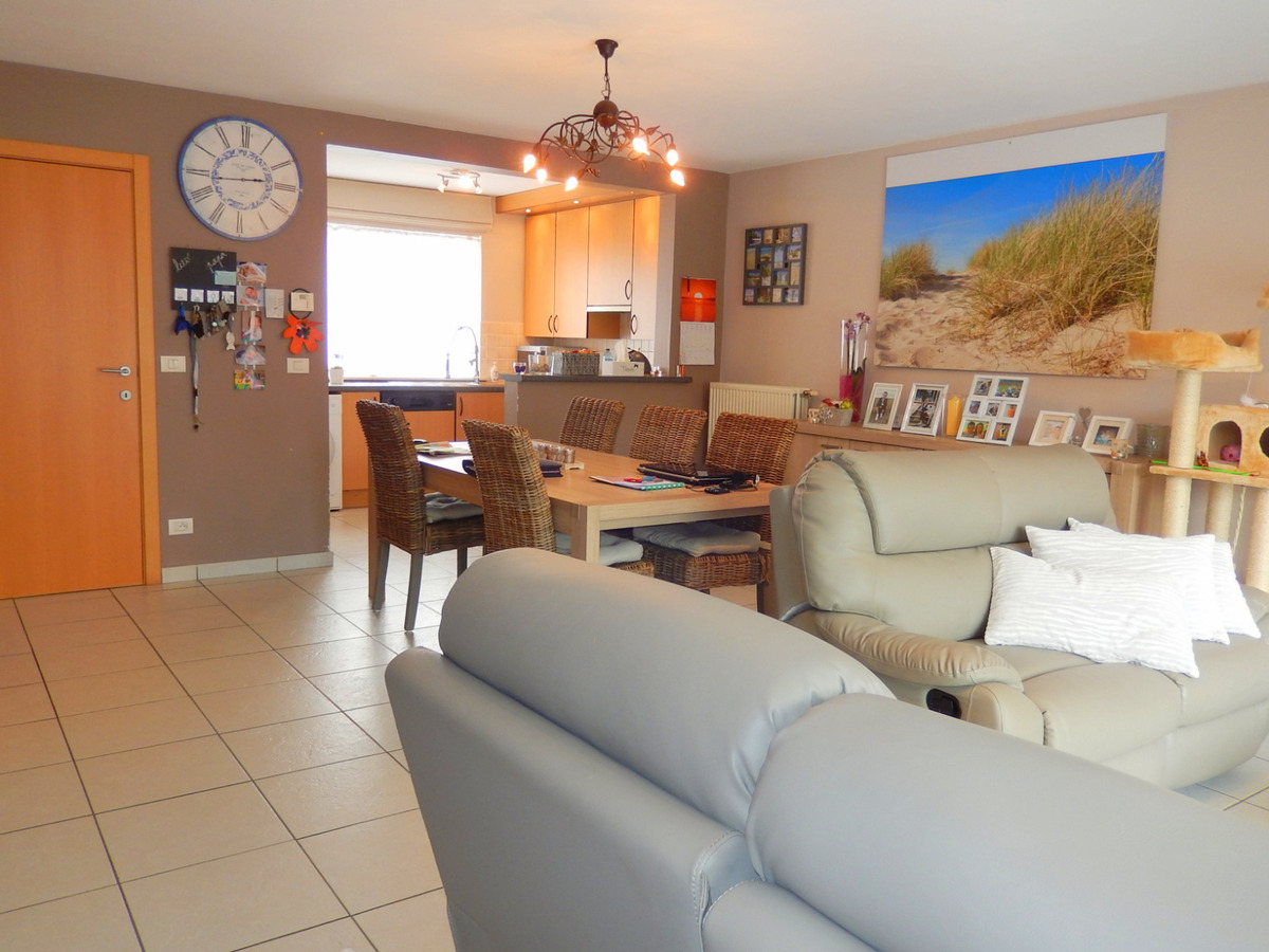 Recente rijwoning met garagebox te huur te Zandvoorde 