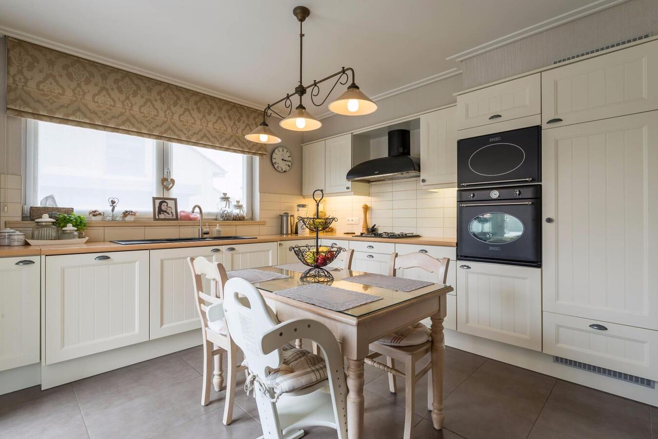 Prachtig afgewerkte halfopen woning met 3 slaapkamers 