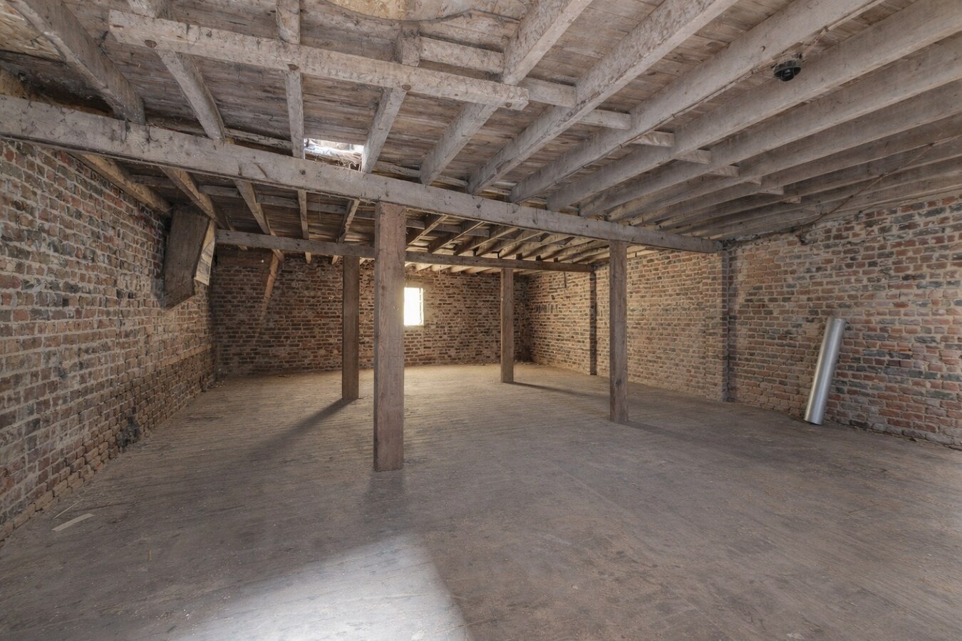 Uitzonderlijke exclusieve herenwoning met verrassende loods van 3 etages 