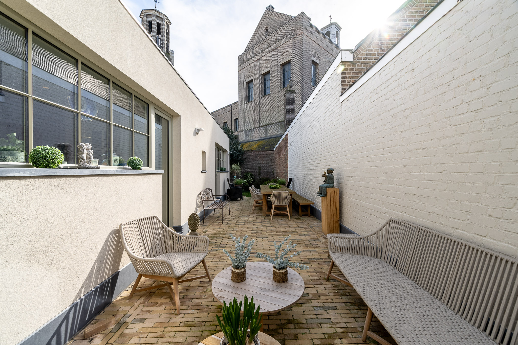 Charmante en karaktervolle herenwoning, met veel smaak gerenoveerd in het centrum van Knokke 