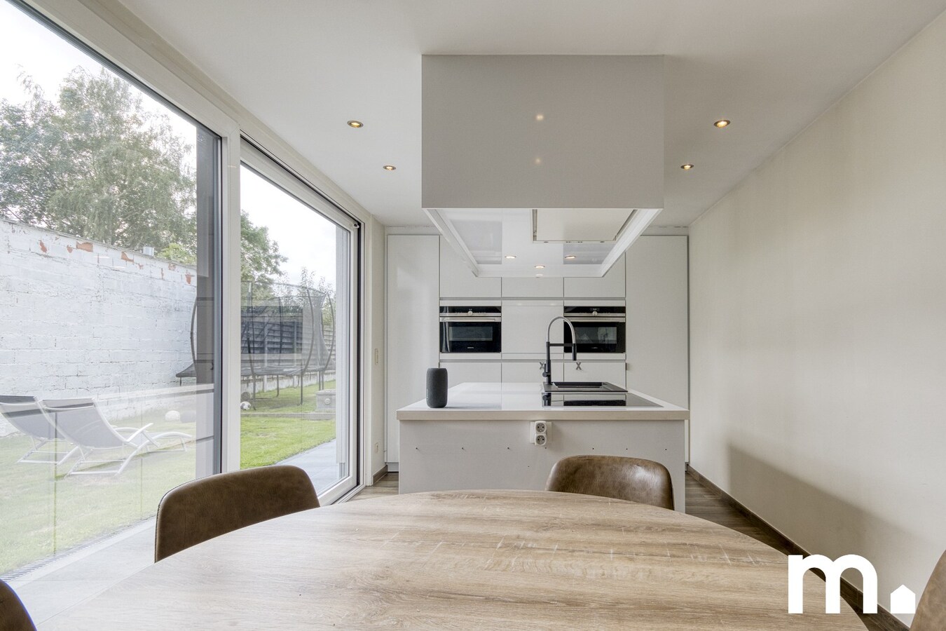 Ruime gerenoveerde gezinswoning met 5 slaapkamers en 2 badkamers ! EPC B ! 