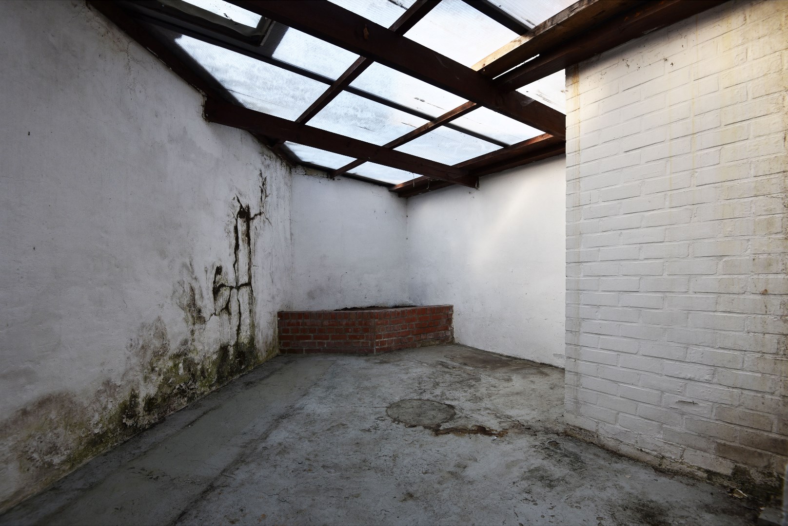 Totaal te renoveren / herop te bouwen woning te Eeklo 