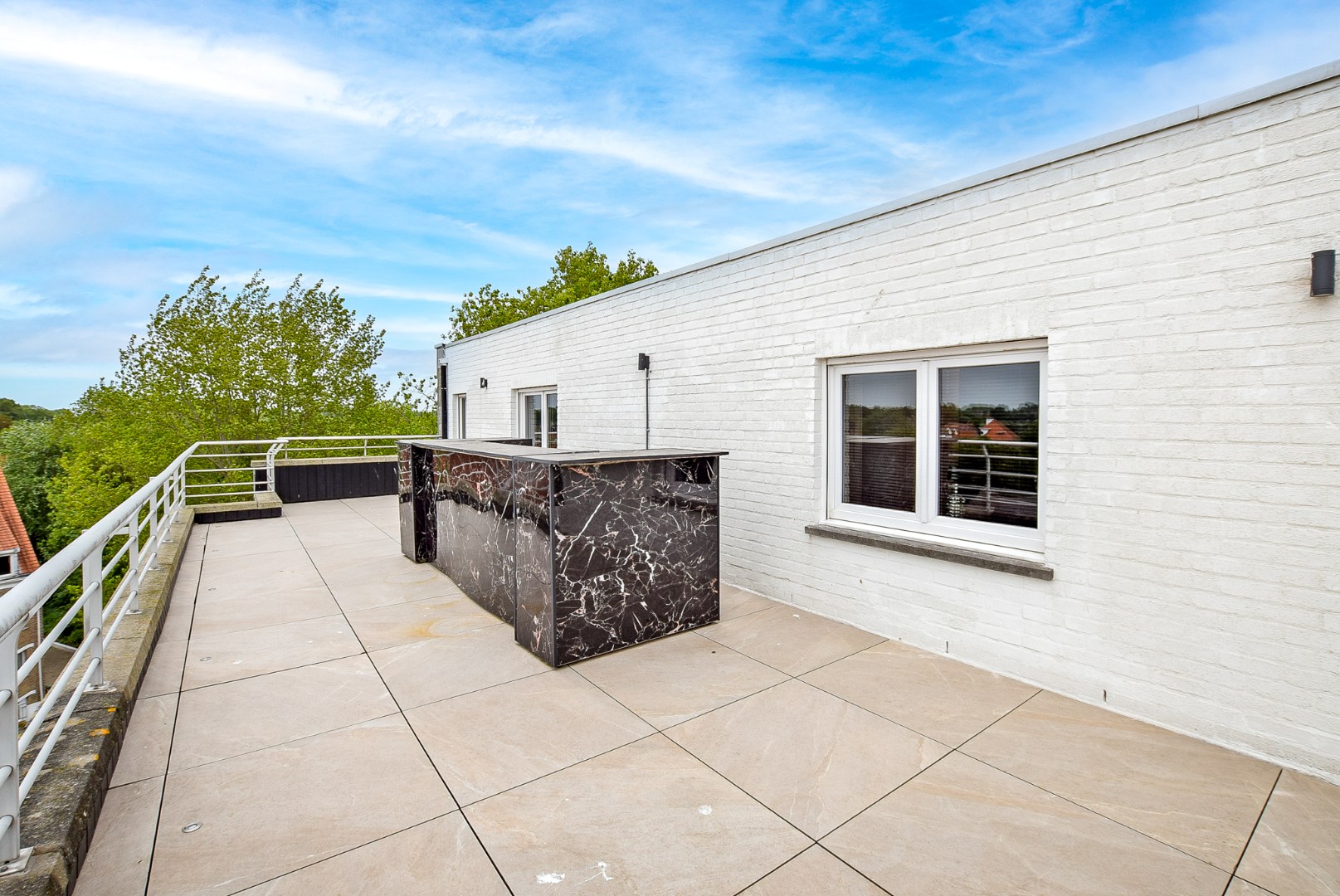 Exclusief penthouse (99m²) met maar liefst 100m² dakterras te Sint-idesbald (Koksijde). 