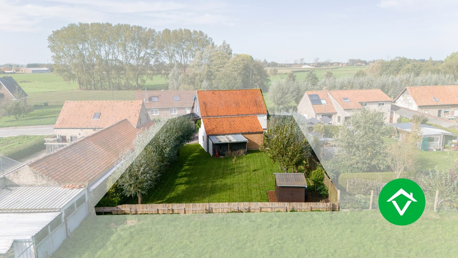 Landelijke woning met bijgebouw en zicht op de velden te koop in Vladslo 