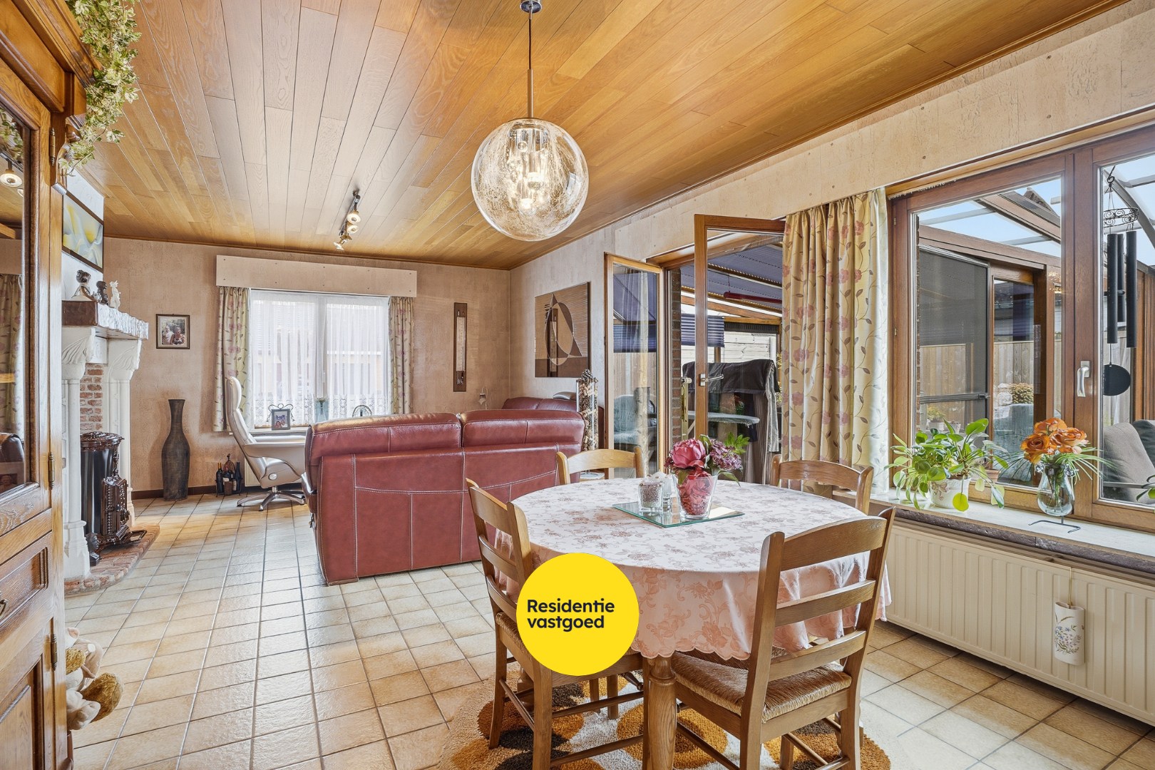 Alleenstaande bungalow met garage en tuin  op 684 m² 