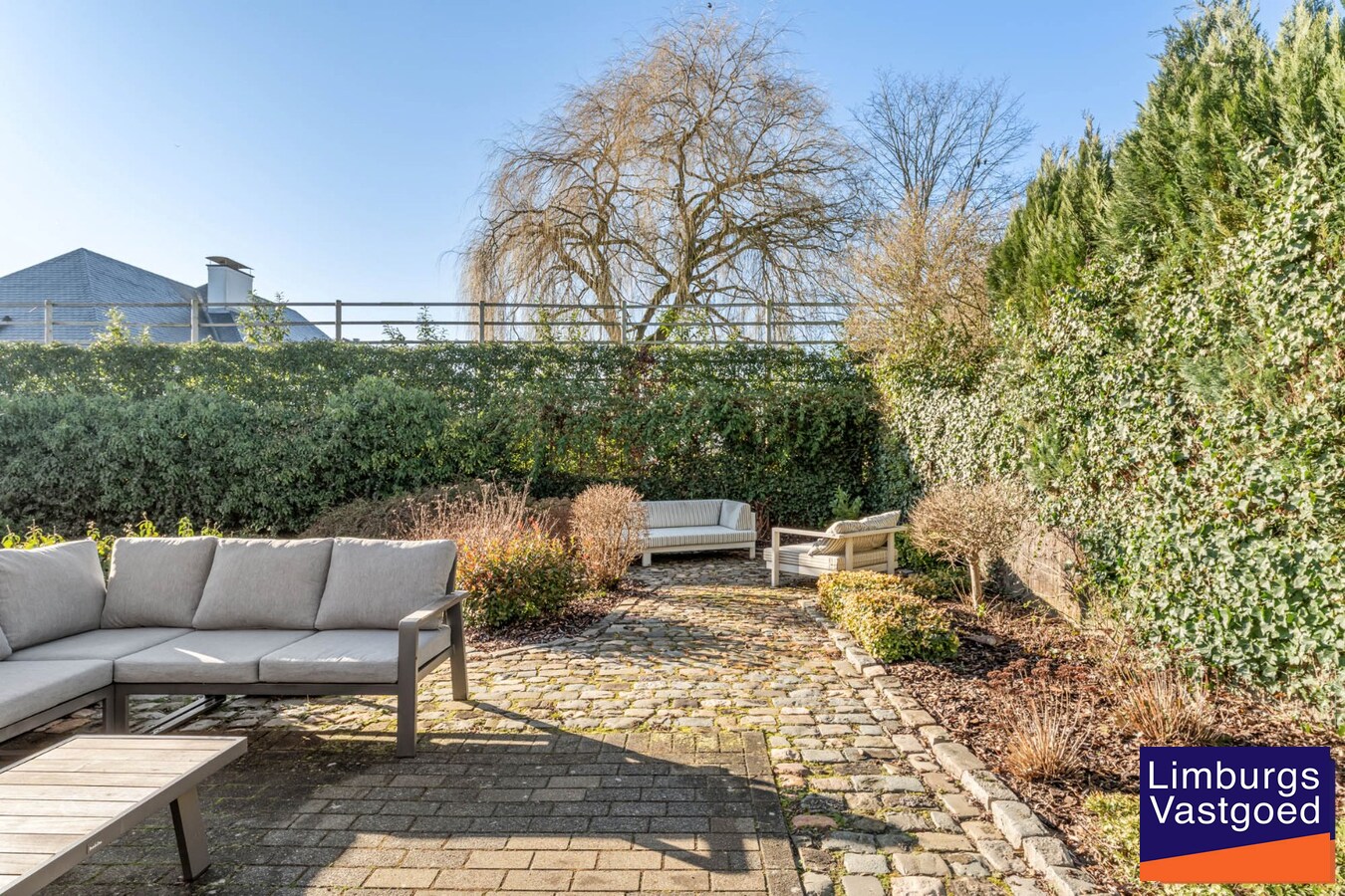 Recent Gerenoveerd appartement met tuin en terras, 2 slaapkamers, In Rekem 